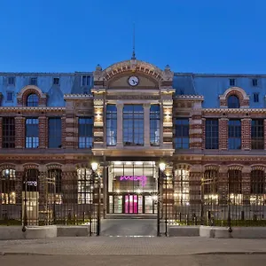 Moxy Hotel Lila